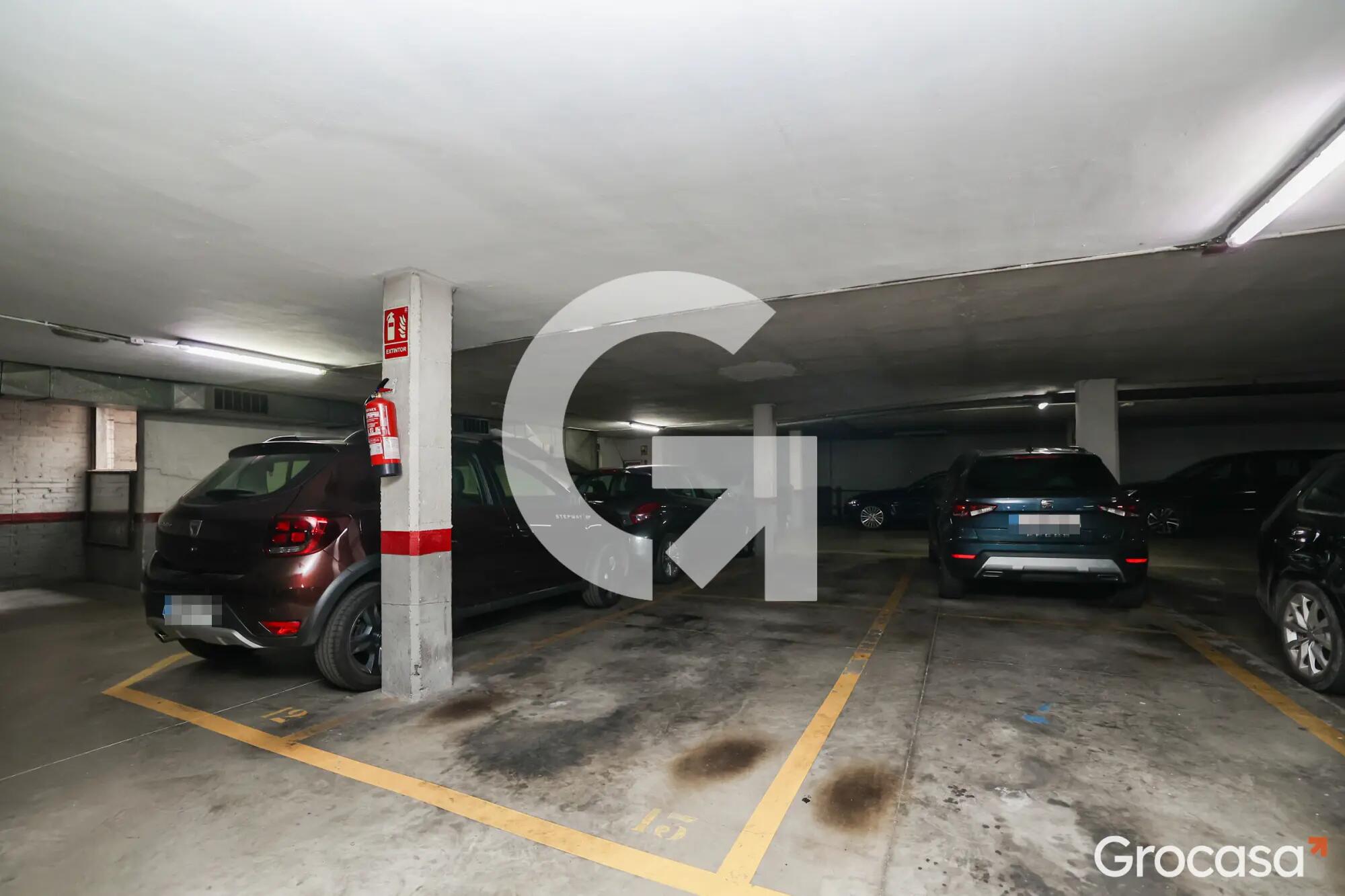 Plaza mediana en El Carmel en Barcelona en Venta por 11.920 €