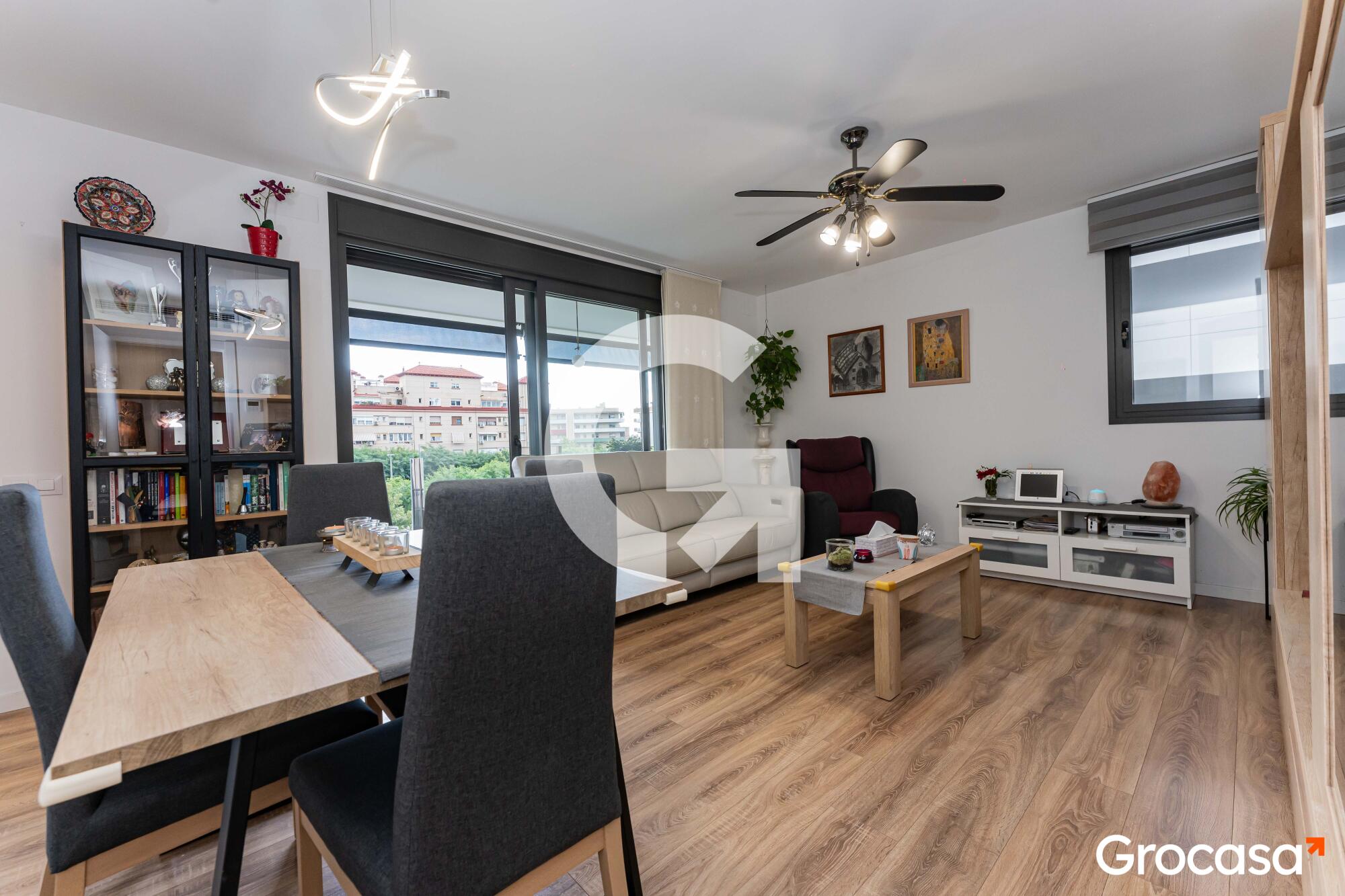  en La Gavarra en Cornellà de llobregat en Venta por 555.000 €